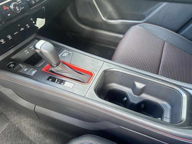 Photo of 2025 Aspen White Tricoat Nissan Kicks