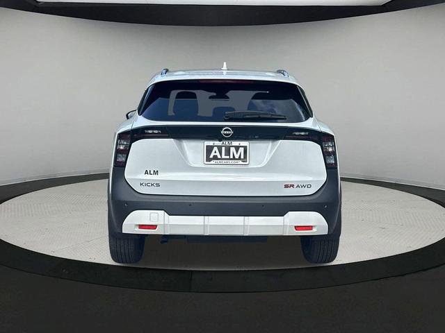 Photo of 2025 Aspen White Tricoat Nissan Kicks