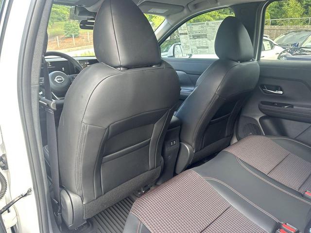 Photo of 2025 Aspen White Tricoat Nissan Kicks