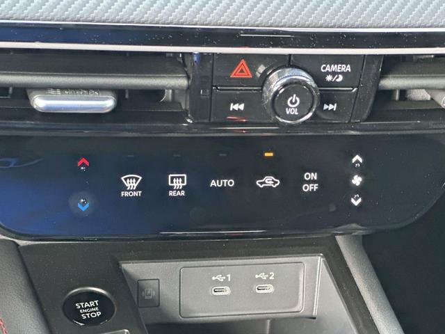 Photo of 2025 Aspen White Tricoat Nissan Kicks