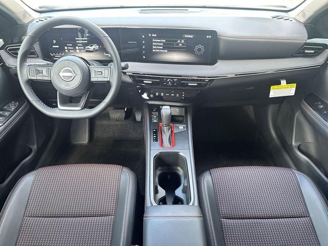 Photo of 2025 Aspen White Tricoat Nissan Kicks