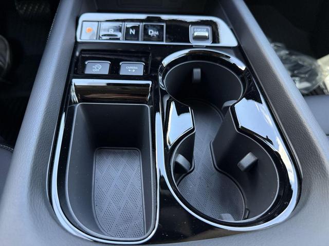 Photo of 2025 Everest White Pearl Tricoat Nissan Murano