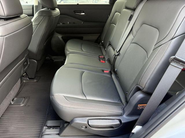 Photo of 2025 Brilliant Silver Metallic Nissan Pathfinder
