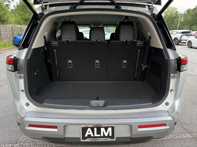 Photo of 2025 Brilliant Silver Metallic Nissan Pathfinder