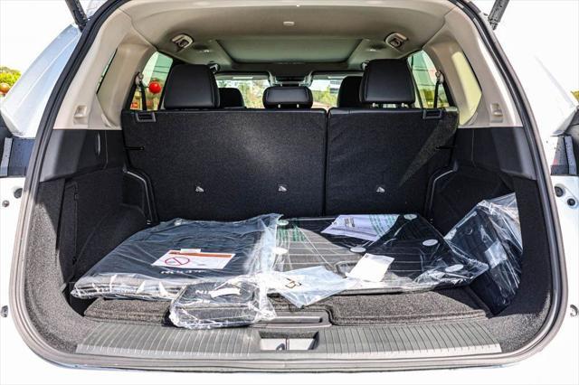 Photo of 2025 Everest White Pearl Nissan Rogue