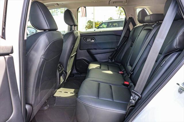 Photo of 2025 Everest White Pearl Nissan Rogue