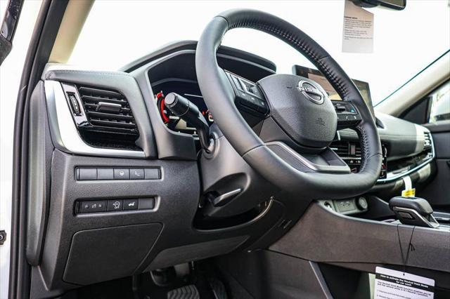 Photo of 2025 Everest White Pearl Nissan Rogue