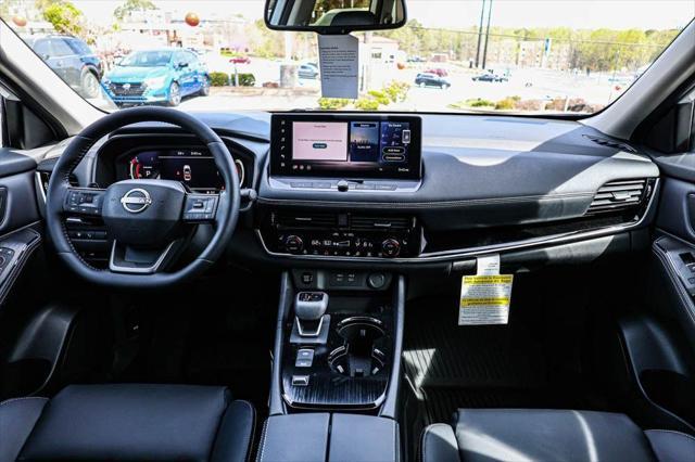 Photo of 2025 Everest White Pearl Nissan Rogue