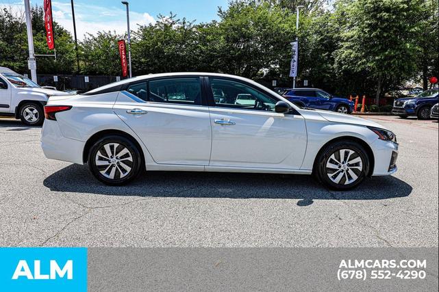 Photo of 2025 Glacier White Nissan Altima