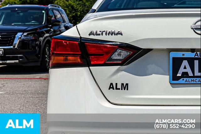 Photo of 2025 Glacier White Nissan Altima