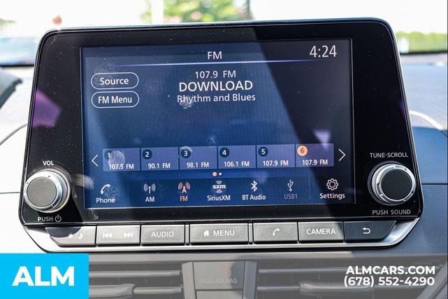 Photo of 2025 Glacier White Nissan Altima