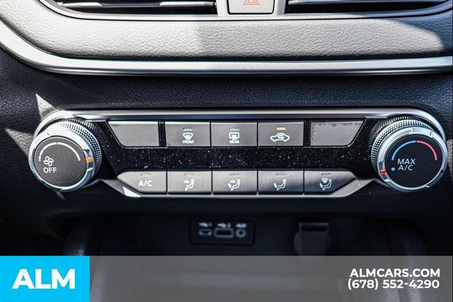 Photo of 2025 Glacier White Nissan Altima
