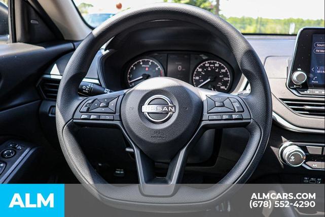 Photo of 2025 Glacier White Nissan Altima