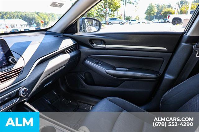Photo of 2022 Gun Metallic Nissan Altima