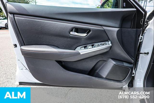 Photo of 2025 Aspen White Tricoat/Super Black Nissan Sentra
