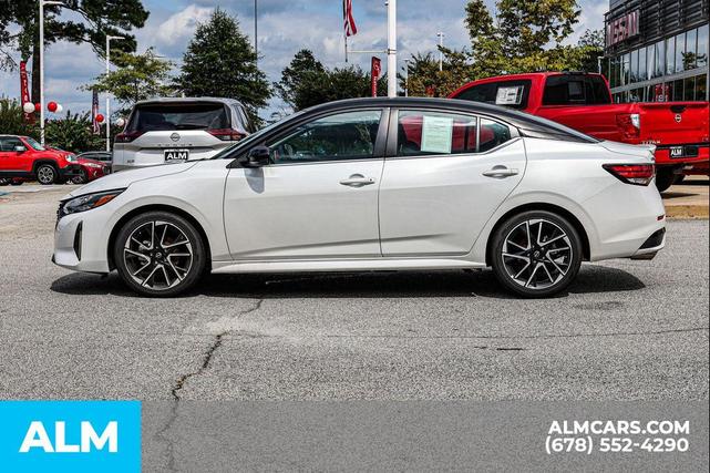Photo of 2025 Aspen White Tricoat/Super Black Nissan Sentra