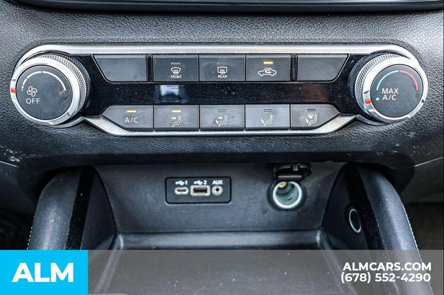 Photo of 2023 Super Black Clearcoat Nissan Altima