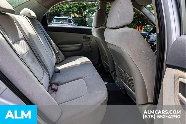 Photo of 2009 Bright Silver Kia Spectra