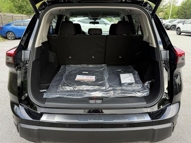Photo of 2025 Super Black Nissan Rogue