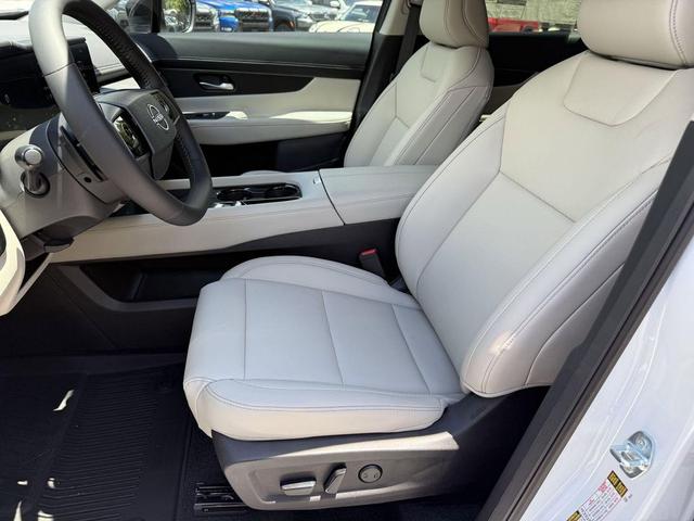 Photo of 2025 Everest White Pearl Tricoat Nissan Murano