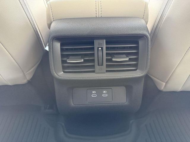 Photo of 2025 Everest White Pearl Tricoat Nissan Murano