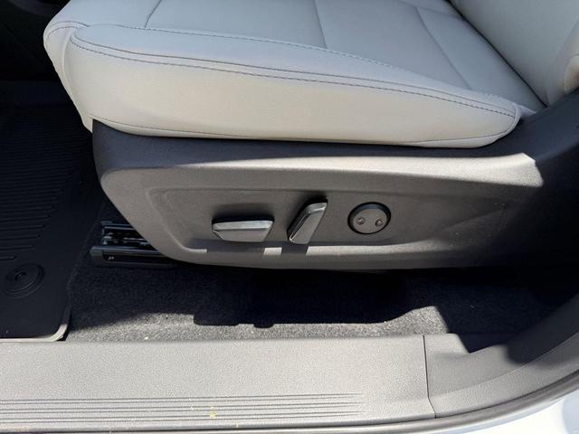 Photo of 2025 Everest White Pearl Tricoat Nissan Murano