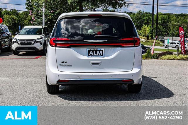Photo of 2023 Bright White Clearcoat Chrysler Pacifica