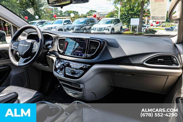 Photo of 2023 Bright White Clearcoat Chrysler Pacifica