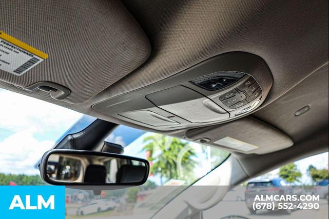 Photo of 2023 Bright White Clearcoat Chrysler Pacifica