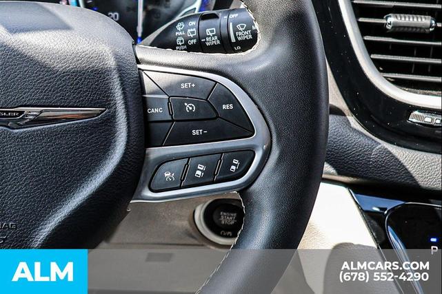 Photo of 2023 Bright White Clearcoat Chrysler Pacifica