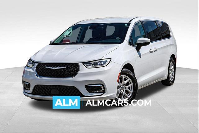 Photo of 2023 Bright White Clearcoat Chrysler Pacifica