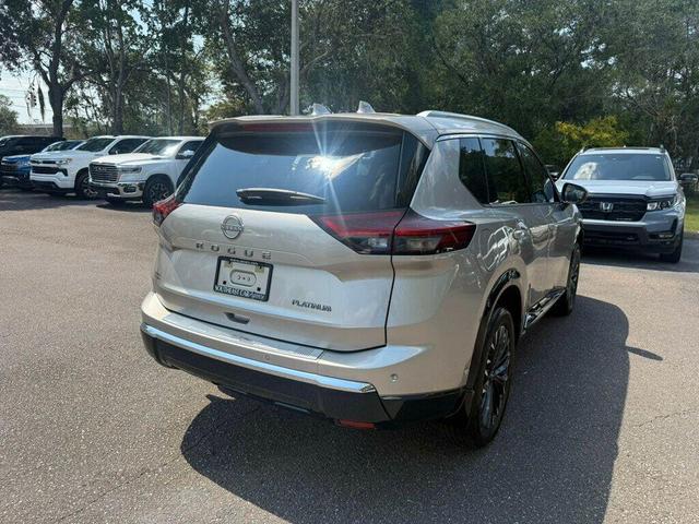 Photo of 2025 Champagne Silver Metallic Nissan Rogue