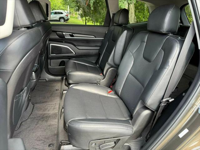 Photo of 2023 Dark Moss Kia Telluride