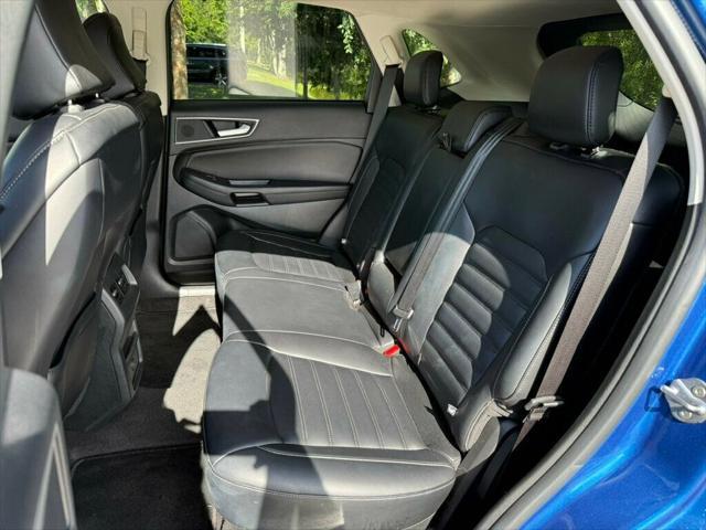 Photo of 2024 Atlas Blue Metallic Ford Edge