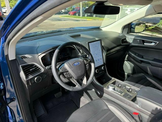 Photo of 2024 Atlas Blue Metallic Ford Edge