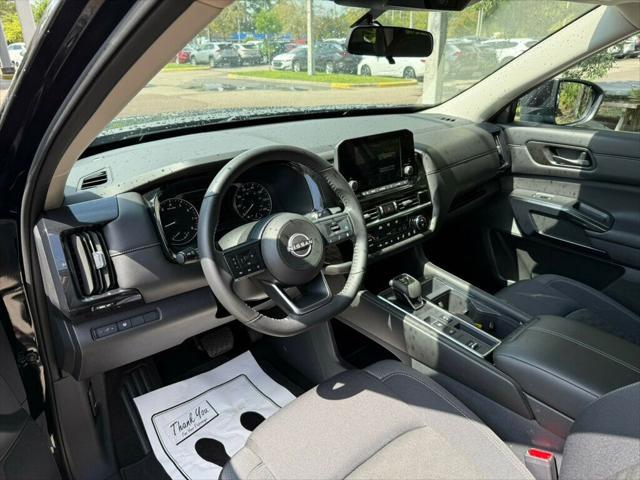 Photo of 2024 Super Black Nissan Pathfinder