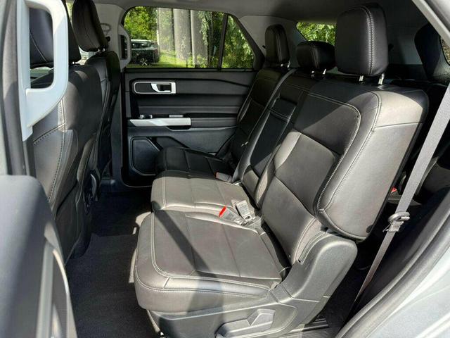 Photo of 2024 Iconic Silver Metallic Ford Explorer