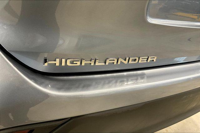 Photo of 2021 Moon Dust Toyota Highlander