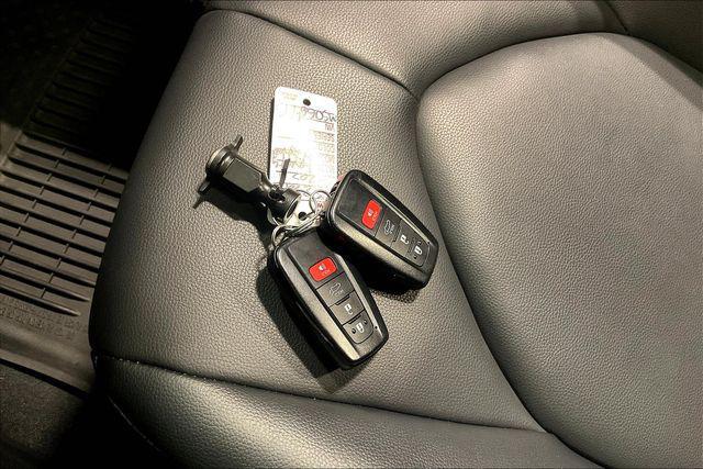 Photo of 2021 Moon Dust Toyota Highlander