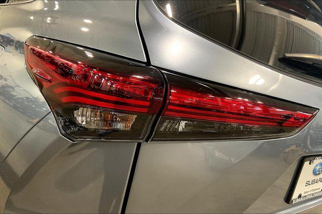 Photo of 2021 Moon Dust Toyota Highlander