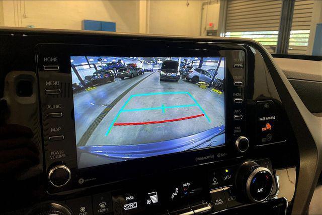 Photo of 2021 Moon Dust Toyota Highlander