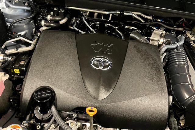 Photo of 2021 Moon Dust Toyota Highlander
