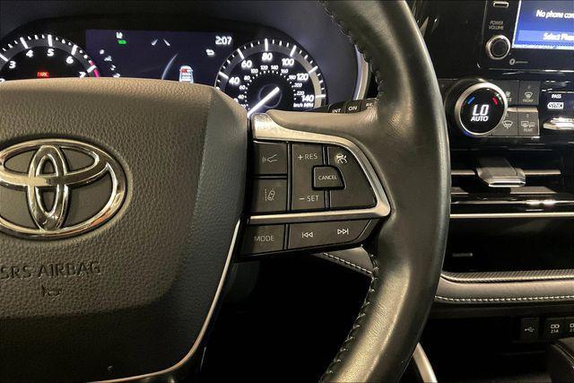 Photo of 2021 Moon Dust Toyota Highlander