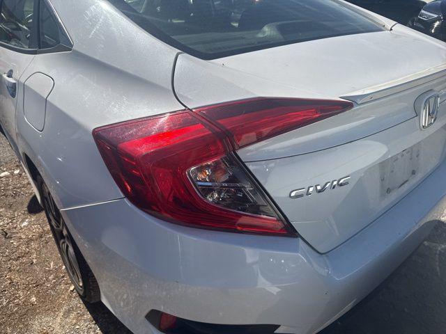 Photo of 2018 White Orchid Pearl Honda Civic
