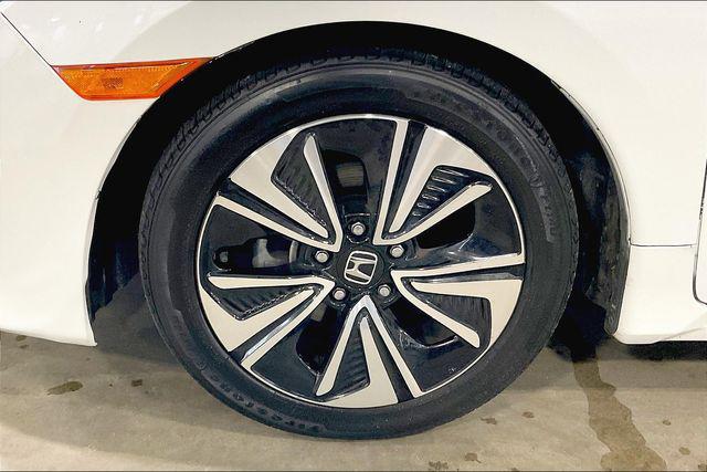 Photo of 2018 White Orchid Pearl Honda Civic