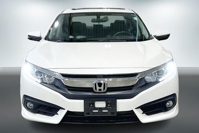 Photo of 2018 White Orchid Pearl Honda Civic