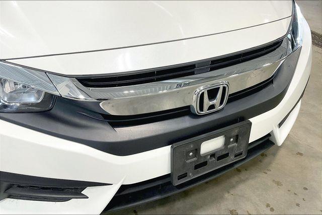 Photo of 2018 White Orchid Pearl Honda Civic