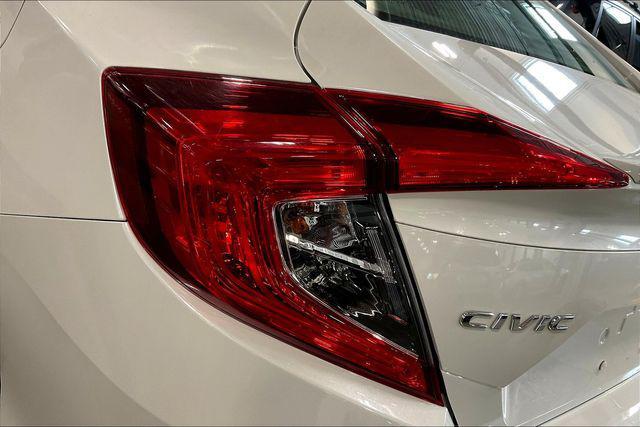 Photo of 2018 White Orchid Pearl Honda Civic