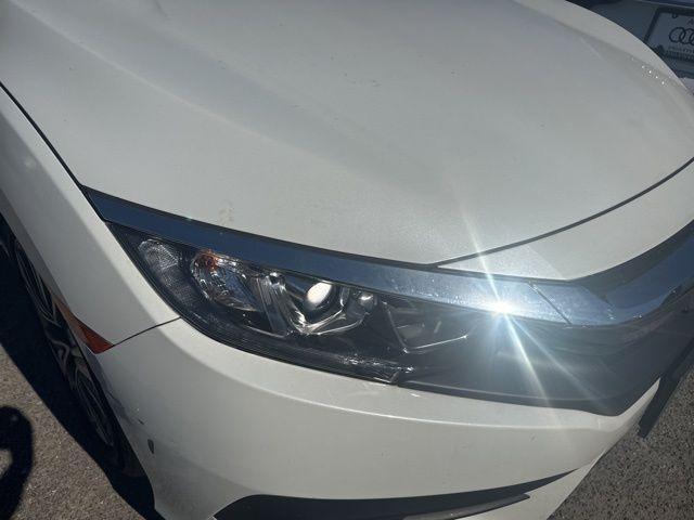 Photo of 2018 White Orchid Pearl Honda Civic