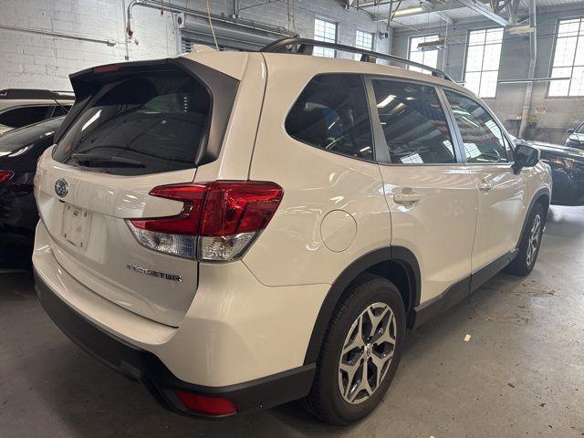 Photo of 2022 Crystal White Pearl Subaru Forester